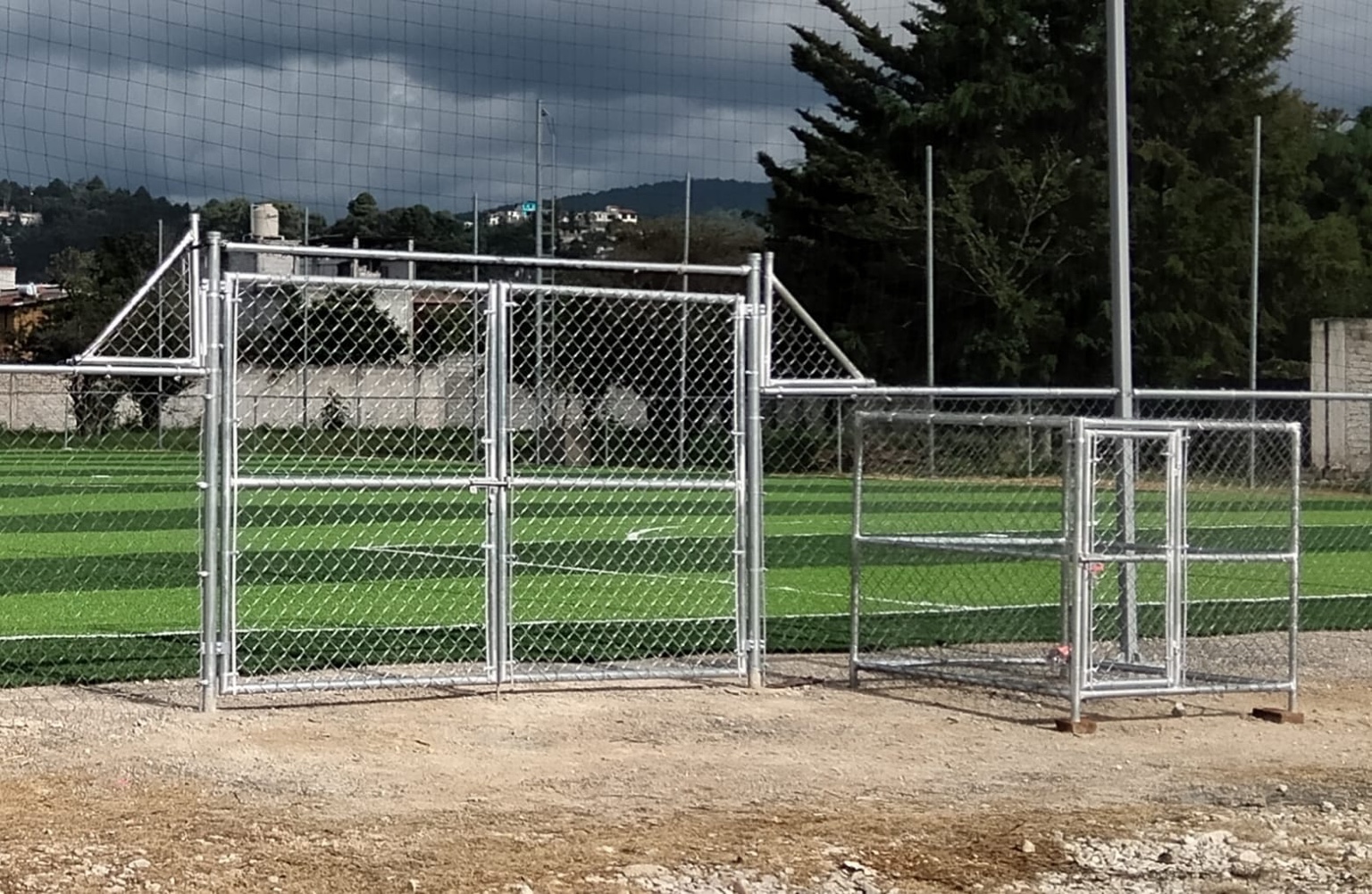 Puertas y portones con malla